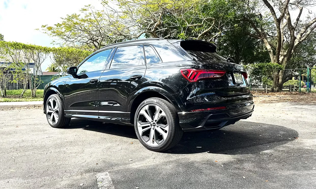 2021 Audi Q3 view 1