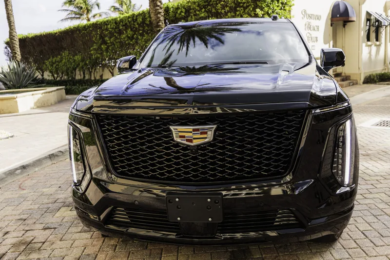 2025 Cadillac Escalade ESV view 4