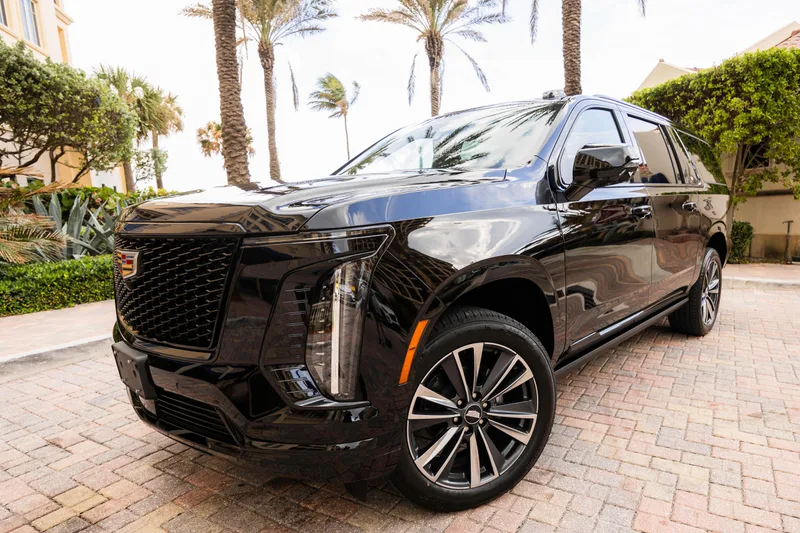2025 Cadillac Escalade ESV view 5