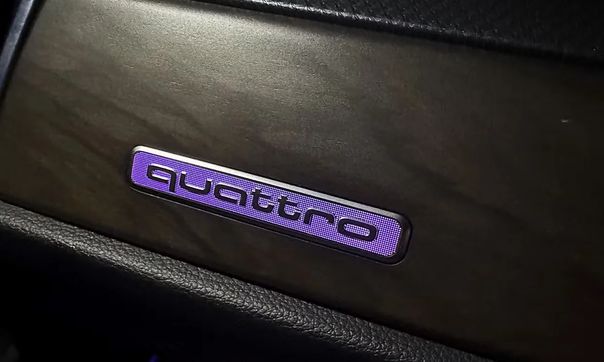 2025 Mitsubishi Outlander PHEV SE view 2